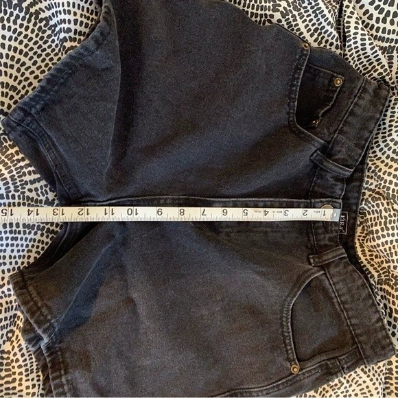 LIRA size 27 High Rise Mom Short Black Denim - Picture 4 of 9